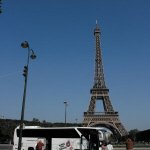 Touringcar bij de Eiffeltoren